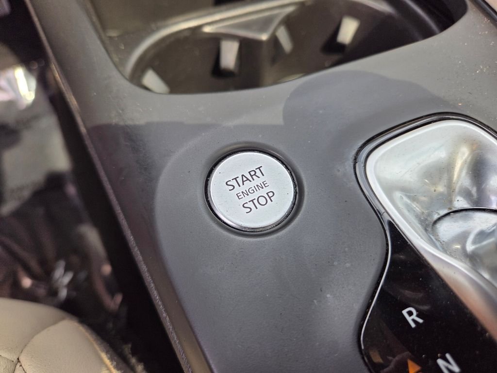 Used 2020 Blue INFINITI LUXE image 28