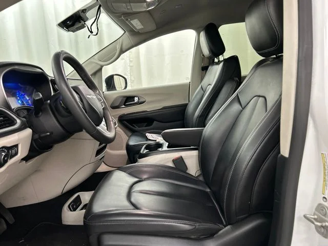 Used 2023 White Chrysler Touring L image 5