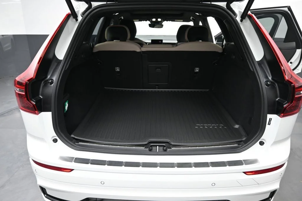 Used 2026 Crystal White Volvo Plus image 15