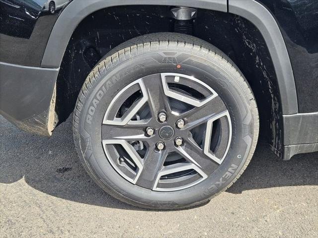 New 2026 Diamond Black Crystal Pearl-Coat Exterior Paint Jeep Laredo image 9