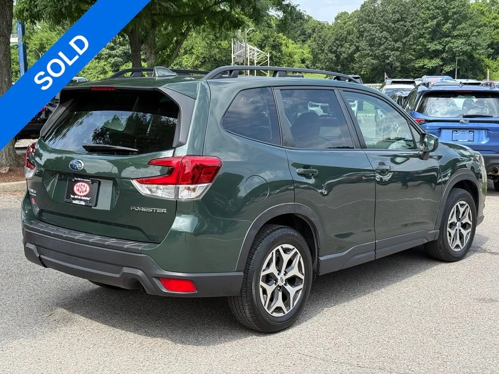 Used 2023 Green Subaru Premium image 10