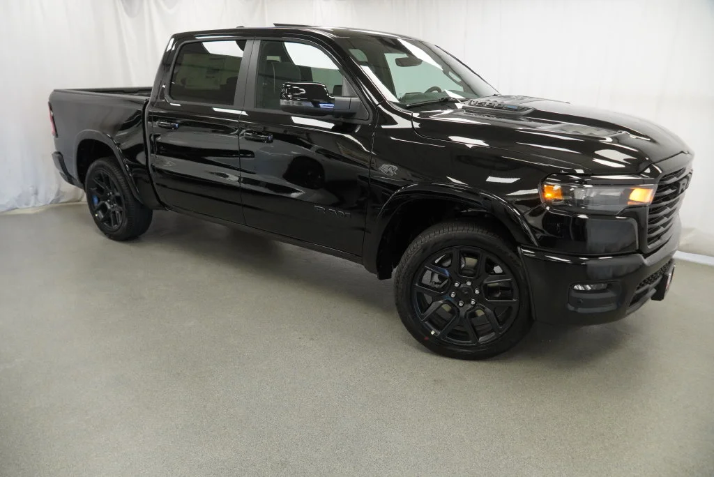 New 2027 Diamond Black Crystal Pearl-Coat Exterior Paint RAM Laramie image 12