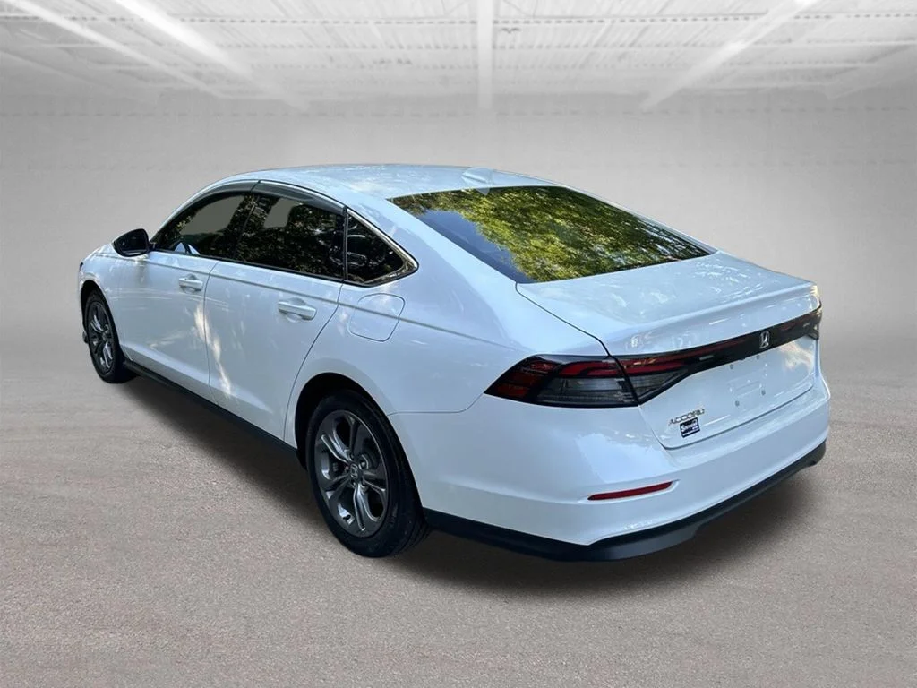 Used 2023 White Honda EX image 3