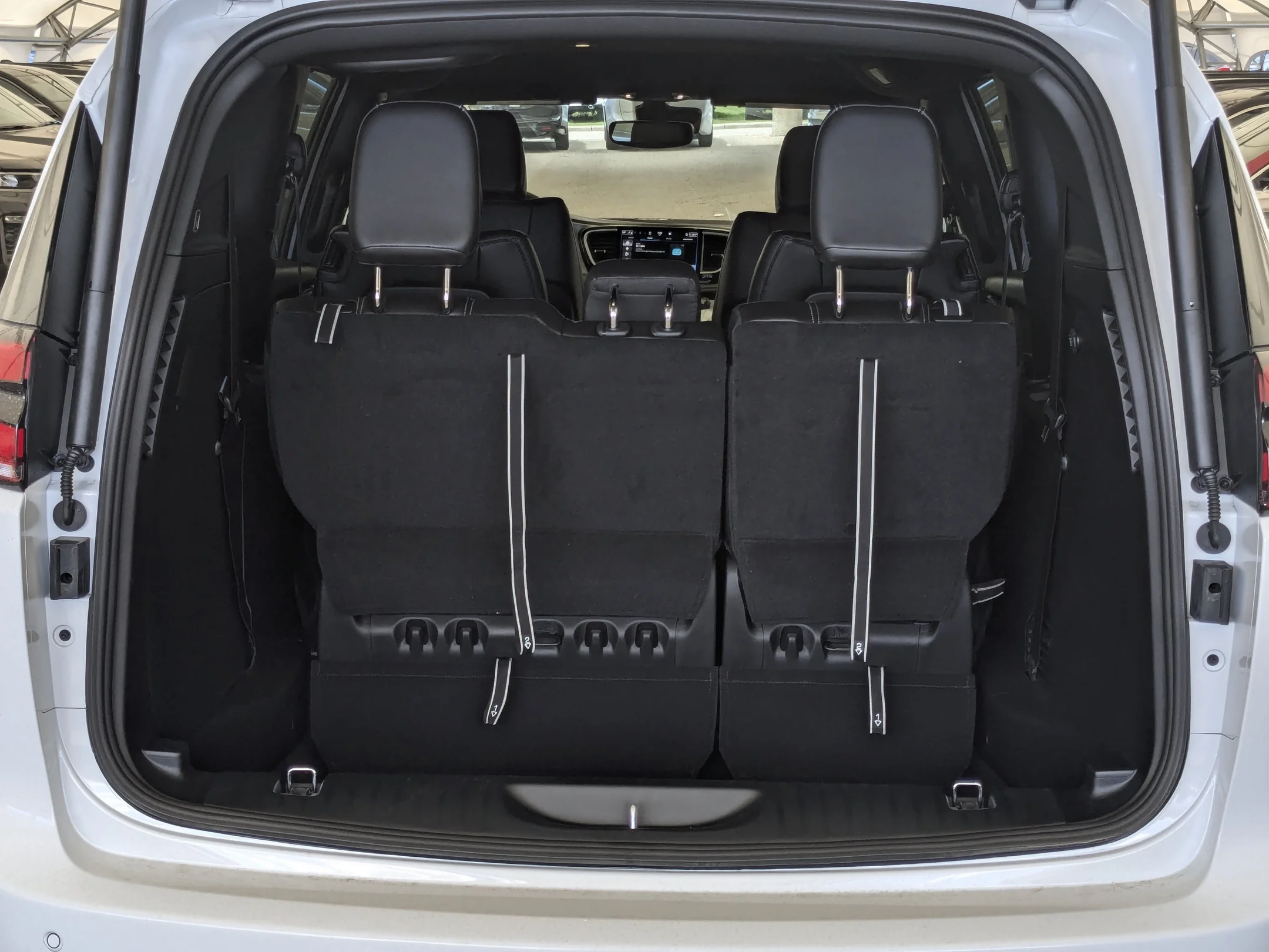 New 2027 White Chrysler Select - - FWD - Stow n Go Seating - Remote Start - Adaptive Cruise w/Stop&Go & More! image 28