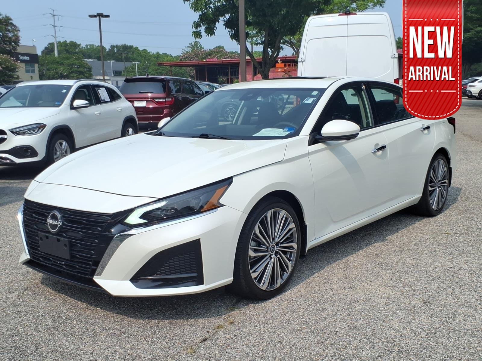 Used 2023 Pearl White Tricoat Nissan 2.5 SL image 1