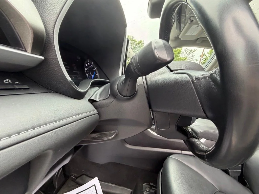Used 2021 Silver Toyota XLE image 18