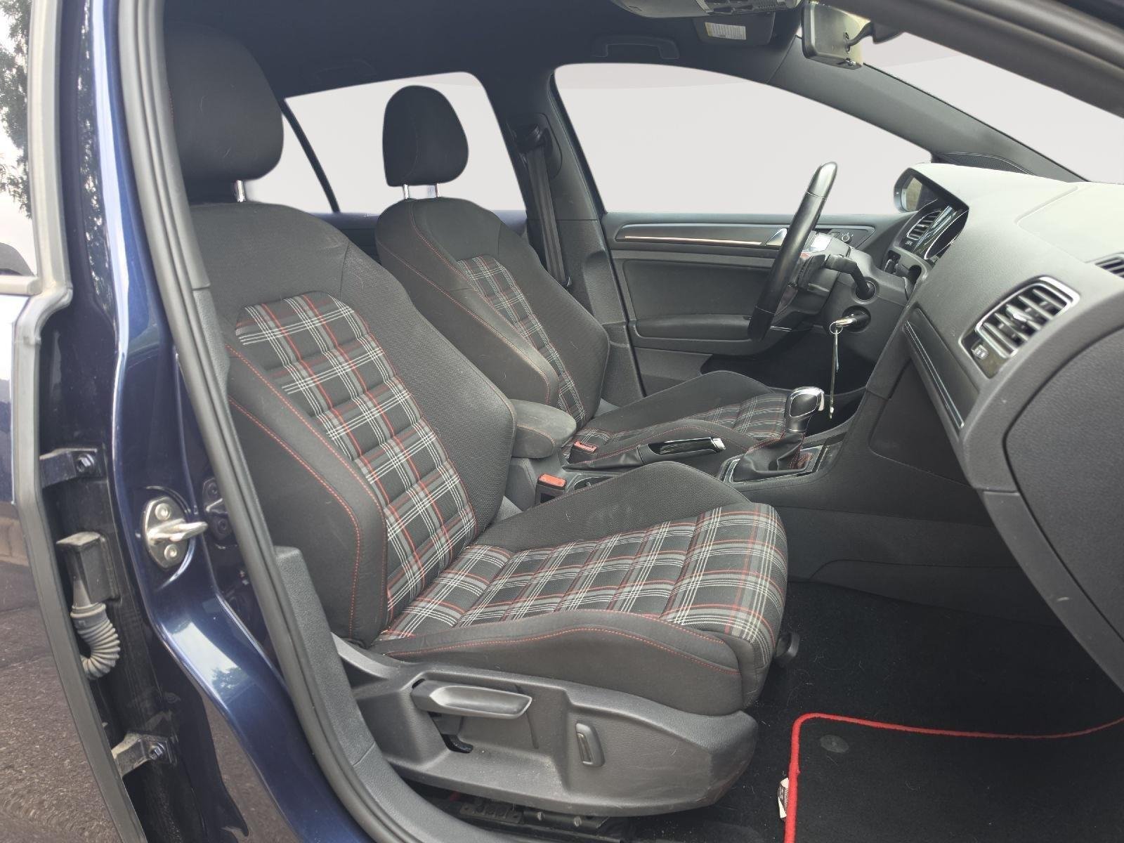 Used 2018 Night Blue Metallic Volkswagen S image 33
