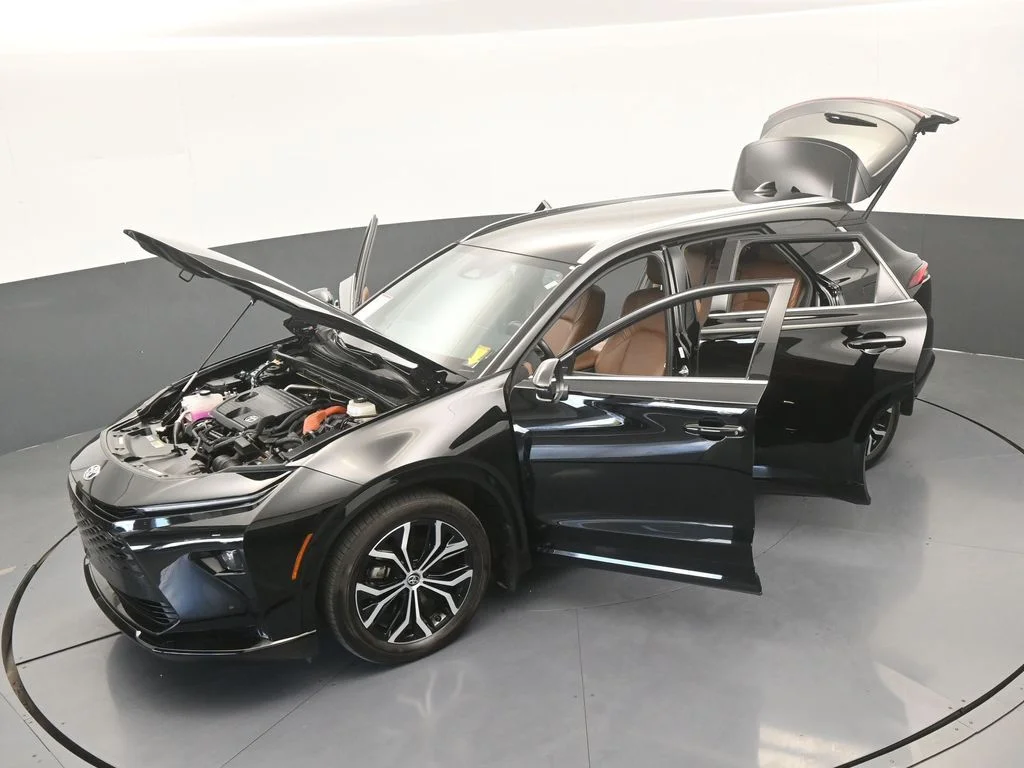 Used 2025 Black Toyota XLE image 71