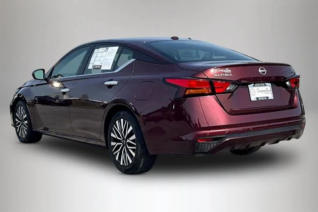 Used 2024 Red Nissan 2.5 SV image 4