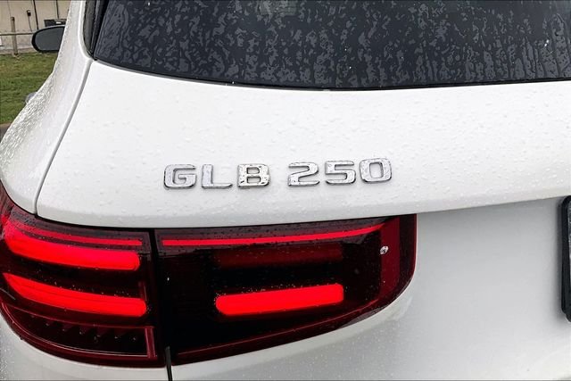 Used 2025 White Mercedes-Benz GLB 250 image 15