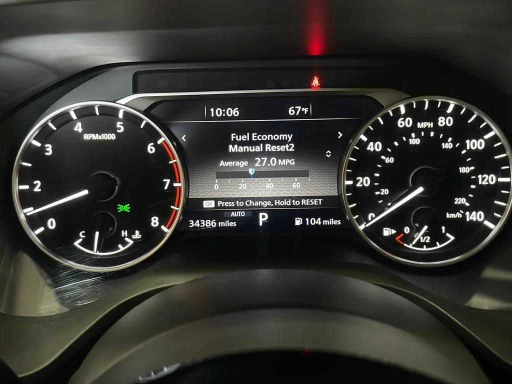 Used 2022 White Nissan SL image 23