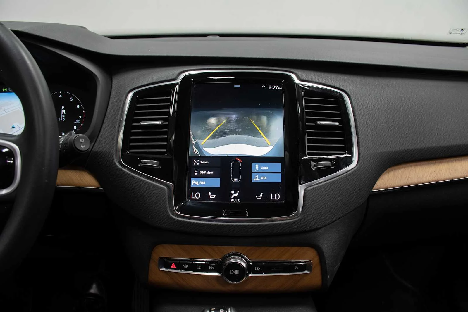 Used 2022 Thunder Grey Metallic Volvo Momentum image 21