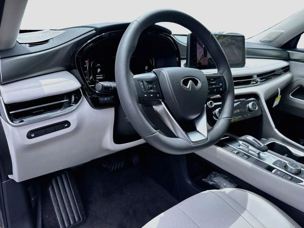 New 2027 GRAPHITE SHADOW INFINITI Luxe FWD image 9
