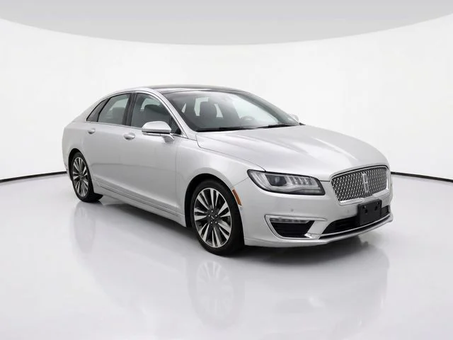 Used 2017 Silver Lincoln Reserve image 7