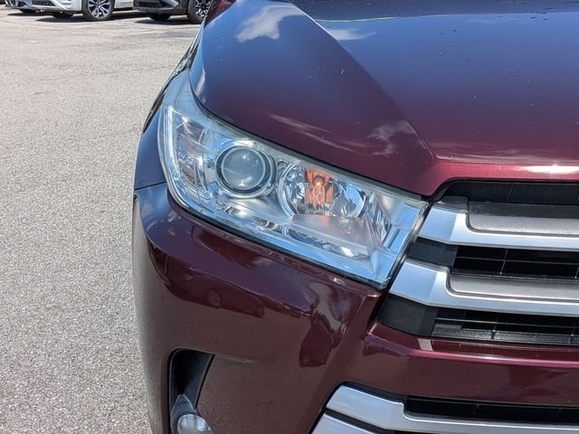 Used 2017 Red Toyota XLE image 10