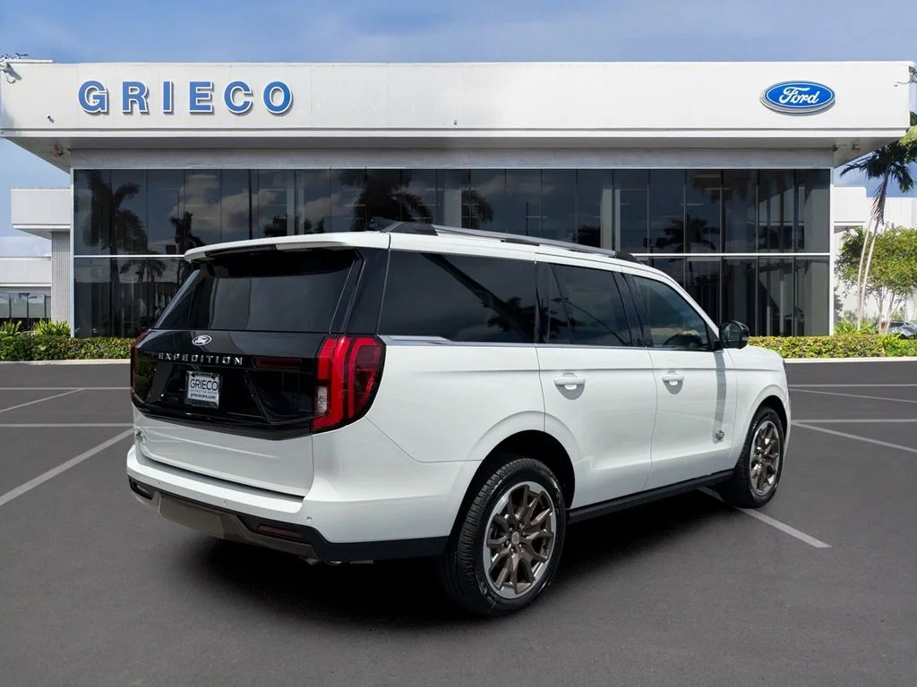 New 2027 Star White Metallic Tri-Coat Ford King Ranch® image 7