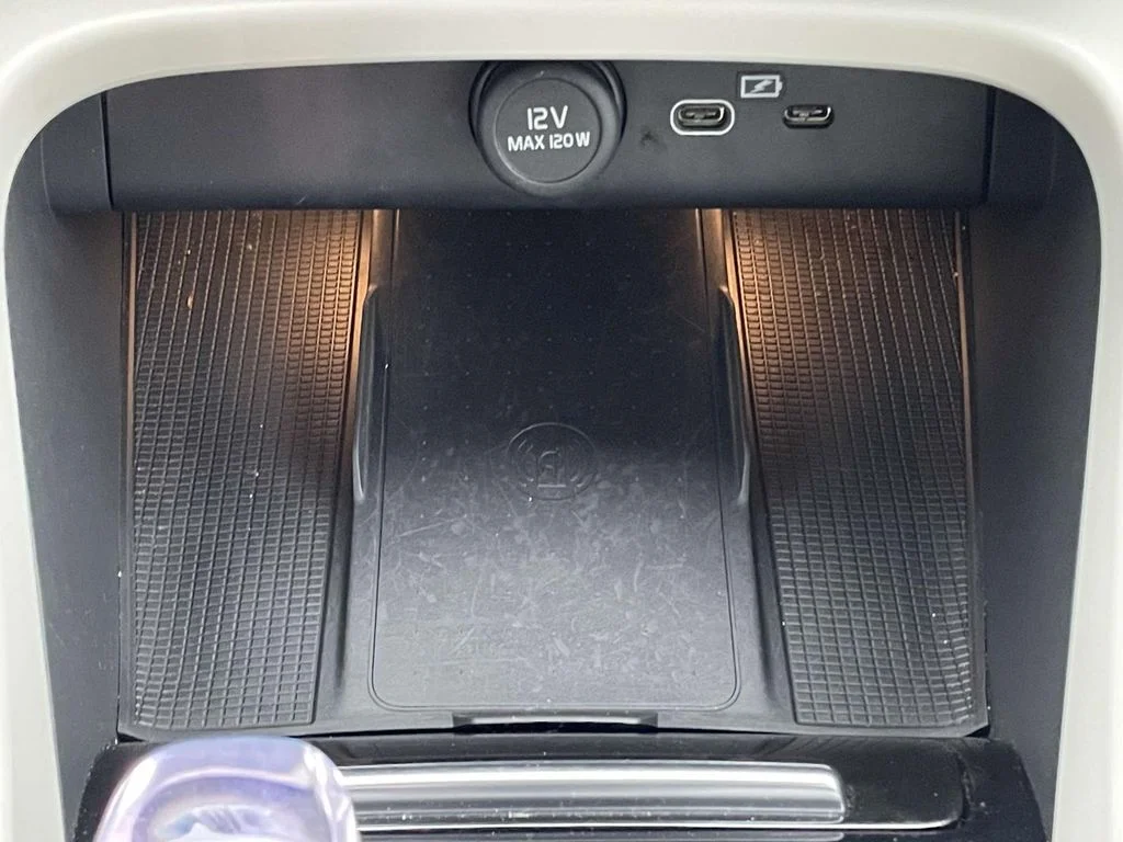 2025 Volvo XC40 Plus - Photo 20