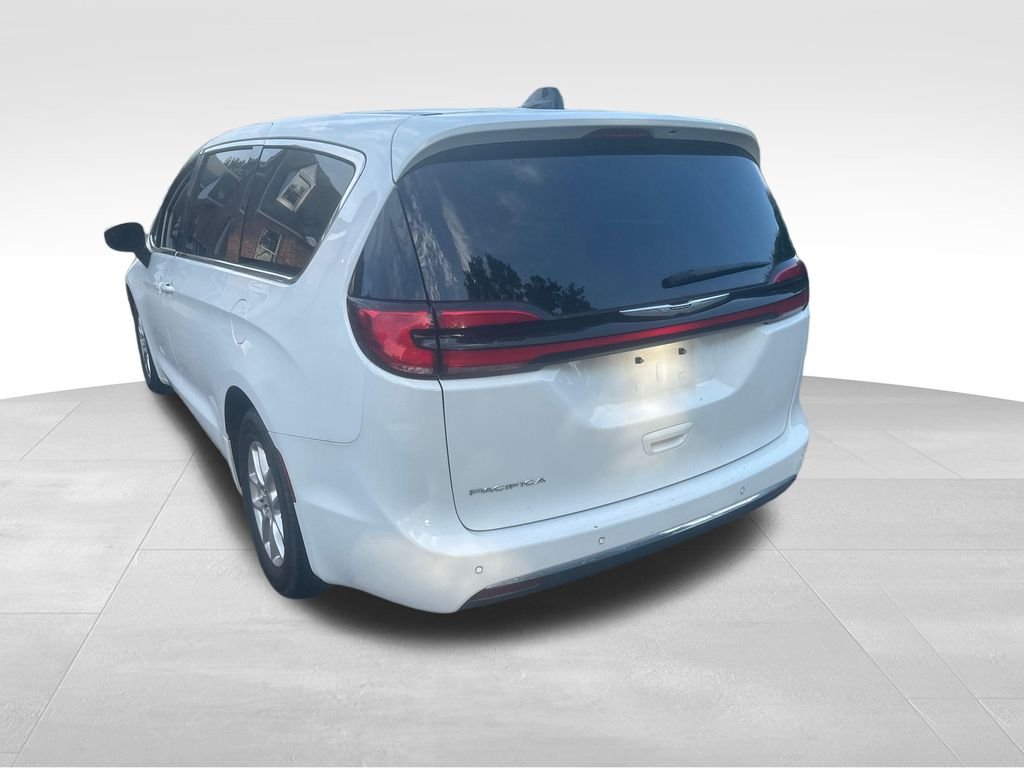 Used 2023 White Chrysler Touring L image 17