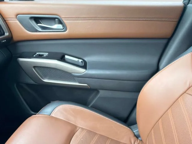 Used 2023 Gray Nissan Platinum image 20