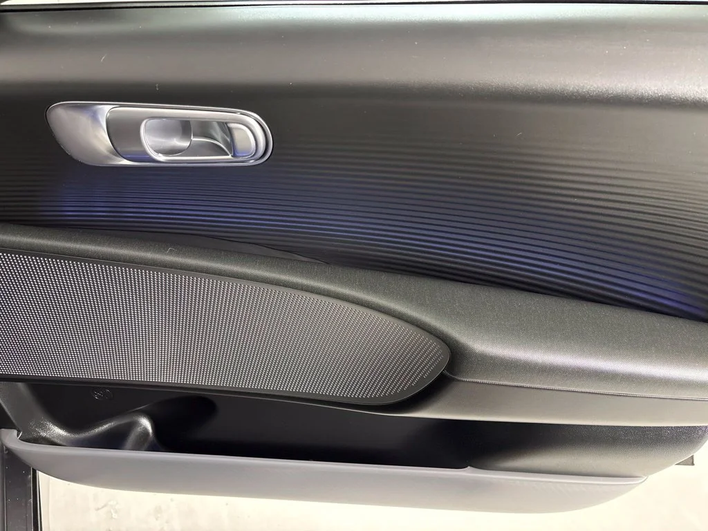 Used 2023 Black Hyundai SEL image 17