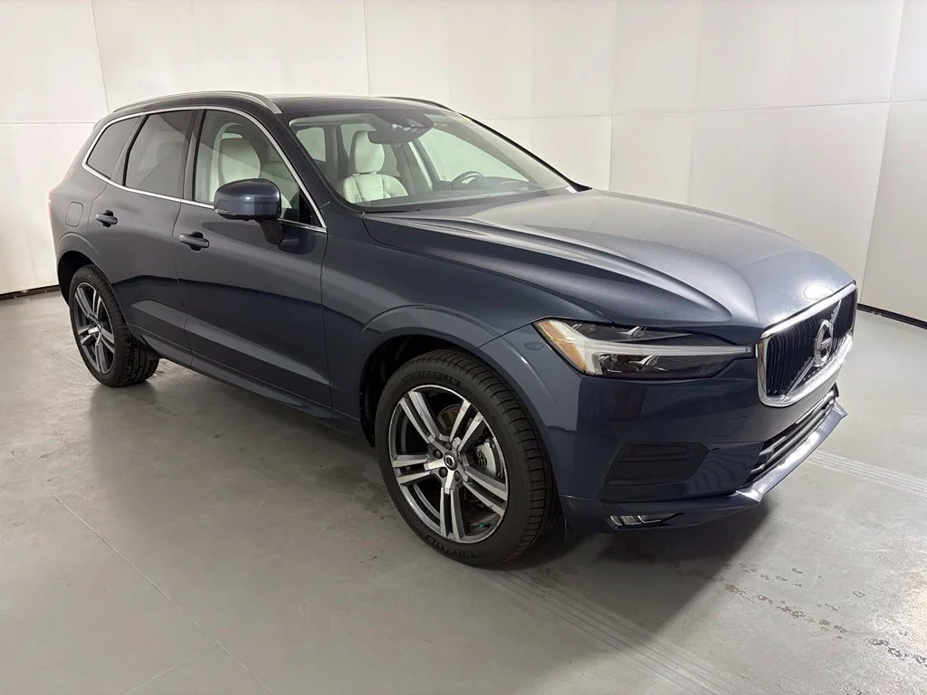 Used 2021 Blue Volvo T5 Momentum image 2