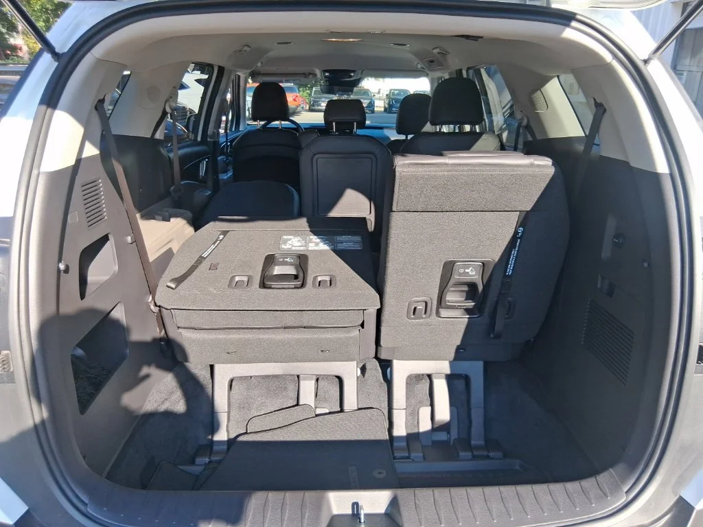 Used 2026 White Kia LXS image 21