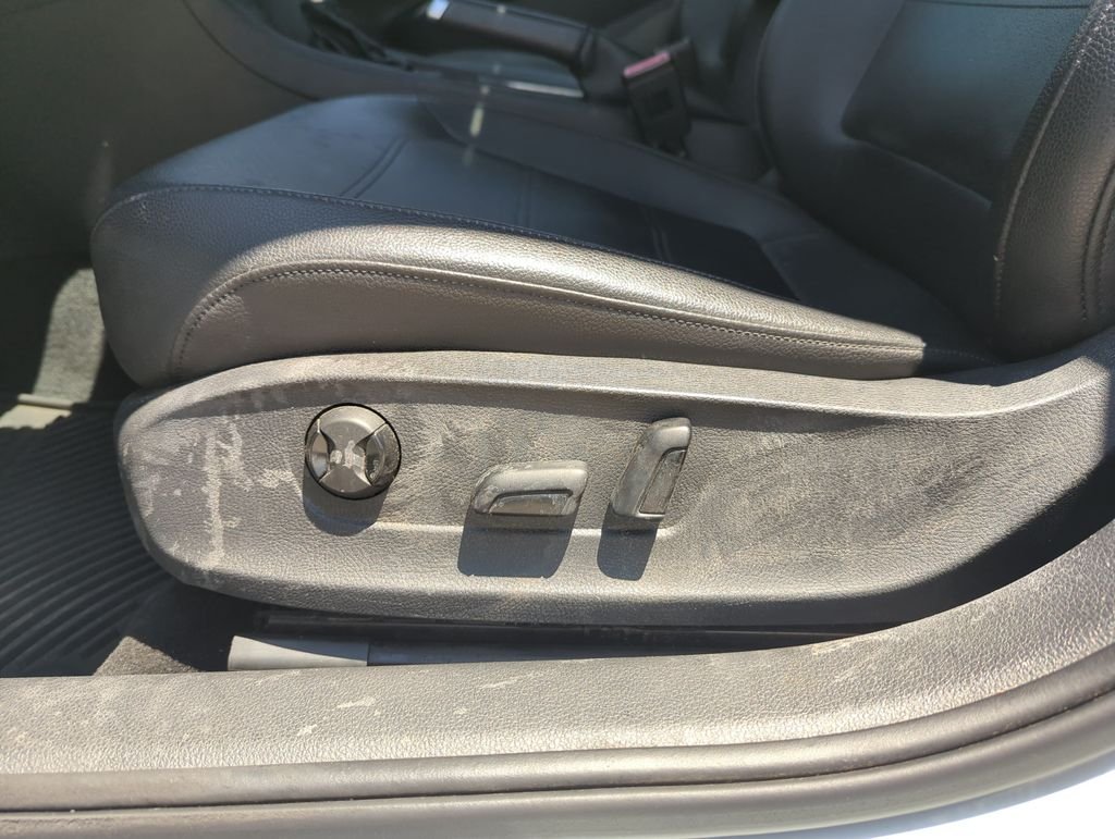 Used 2017 White Volkswagen 1.8T SE image 13
