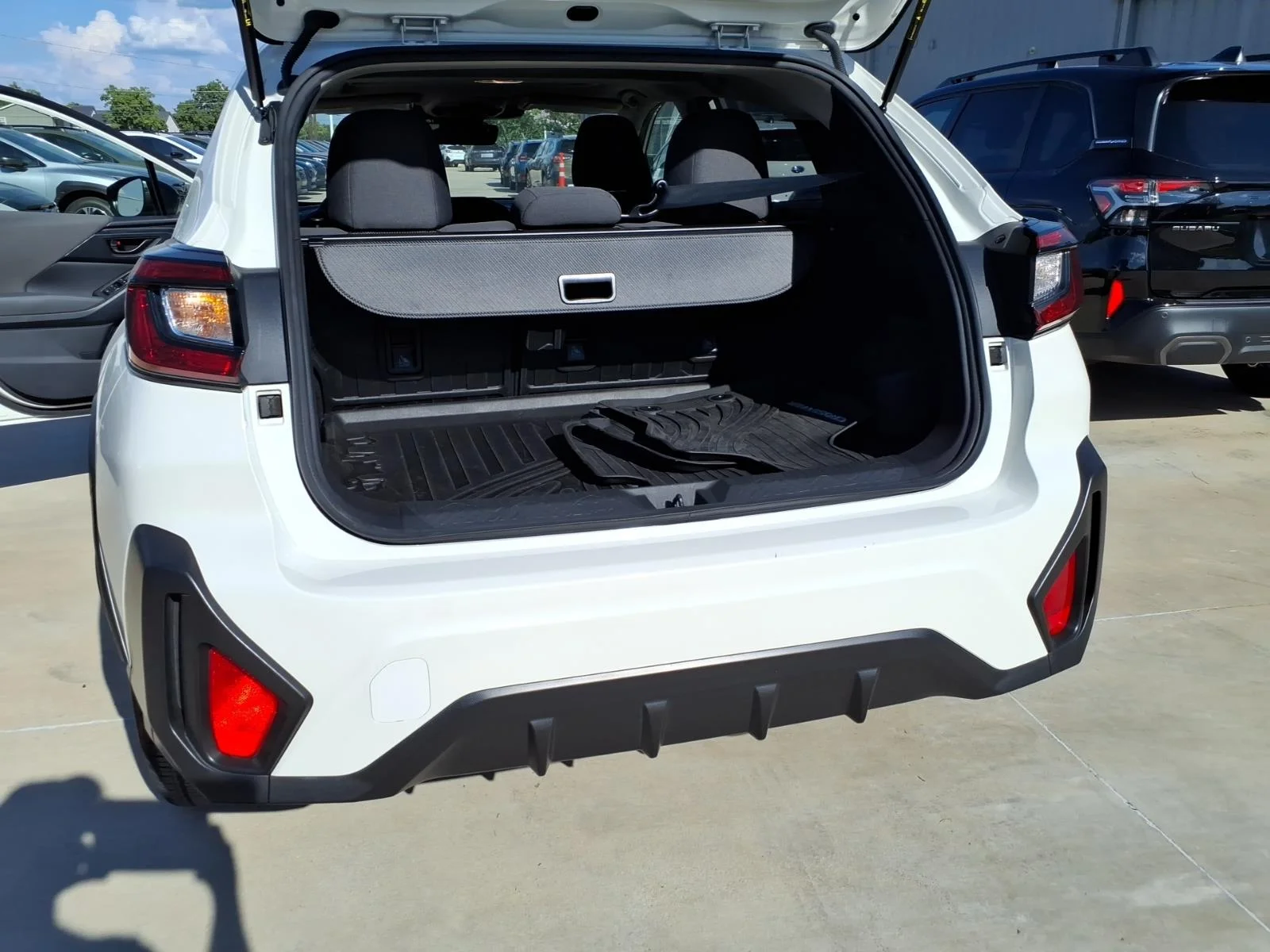 Used 2024 WHITE Subaru Premium image 17