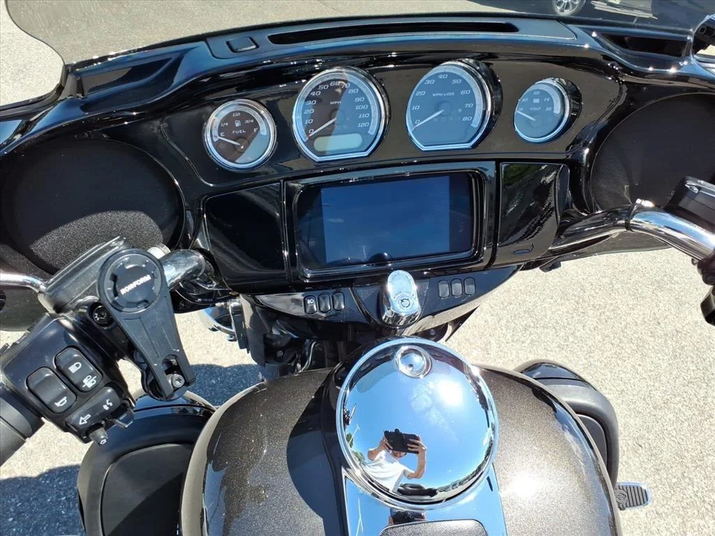 Used 2019 BLACK HARLEY Cruiser image 9