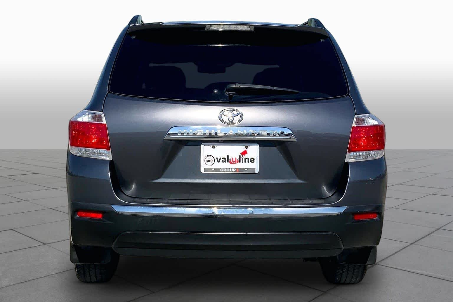 Used 2013 Magnetic Gray Metallic Toyota SE image 5