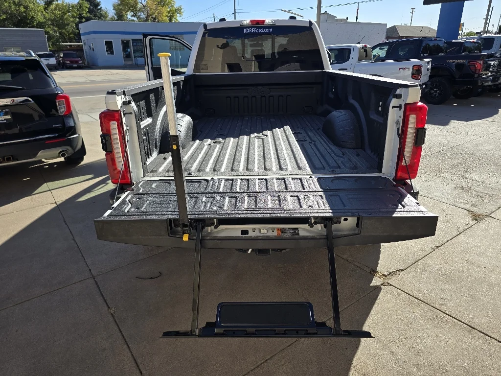 New 2027 Star White Metallic Tri-Coat Ford F-450® King Ranch® image 37
