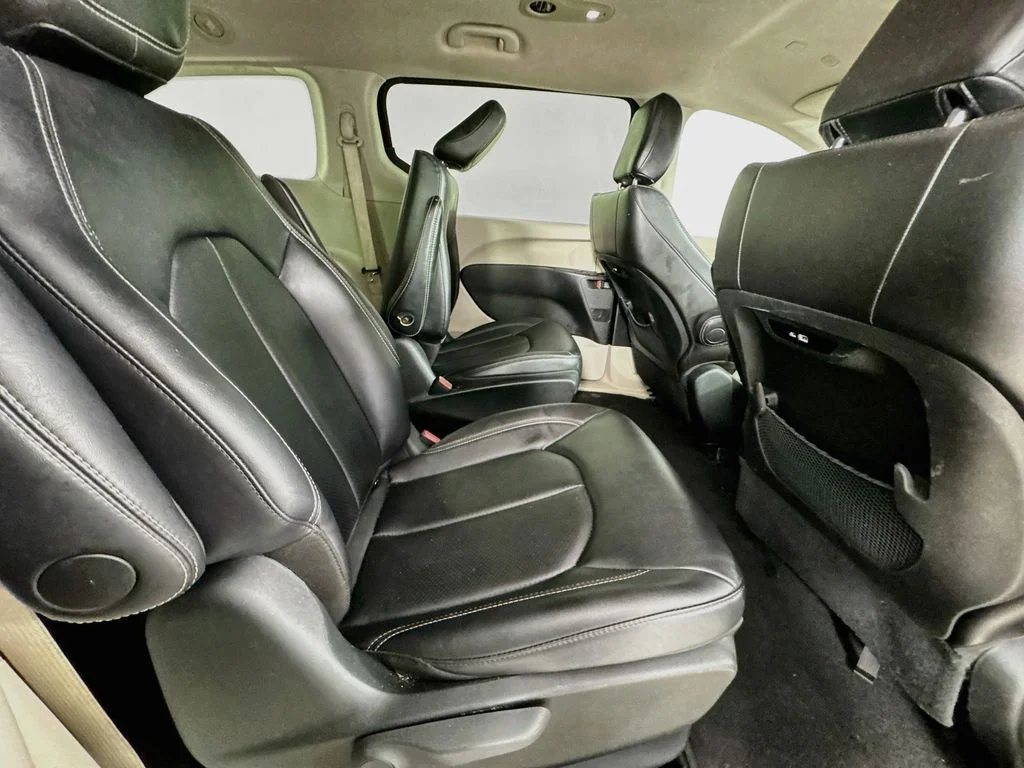 Used 2024 Black Chrysler Select image 35