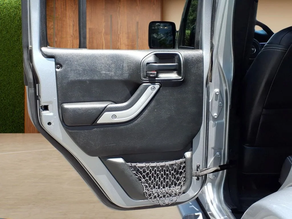 Used 2017 Silver Jeep Unlimited Sahara image 25