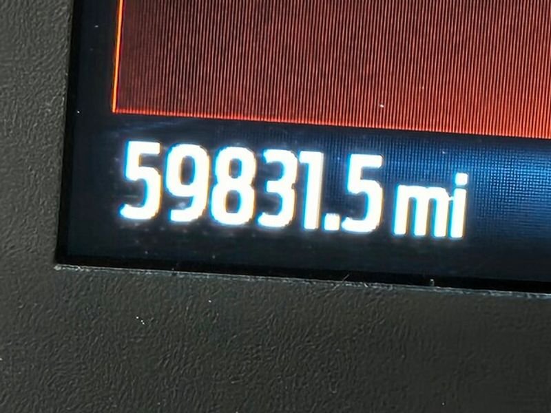 Used 2023 Oxford White Ford XLT image 19
