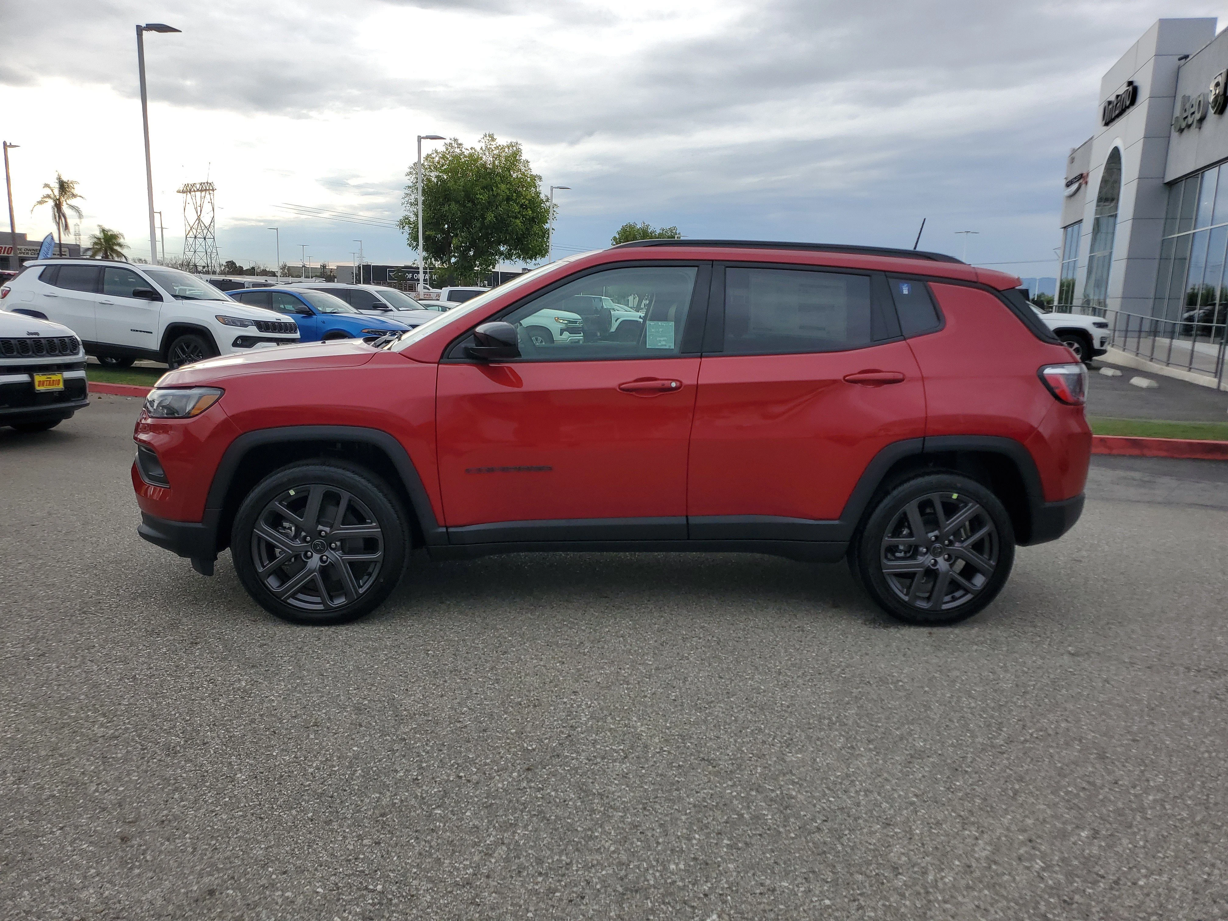 New 2026 Red Hot Pearl-Coat Exterior Paint Jeep Latitude image 7