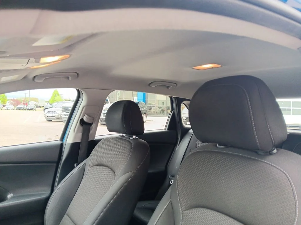 Used 2018 Electric Blue Metallic Hyundai Base image 26