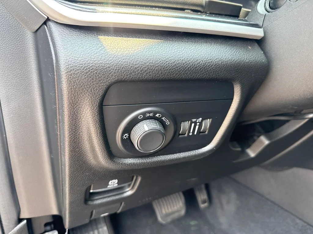 Used 2022 Black Jeep Laredo image 14