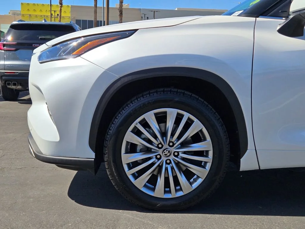 Used 2024 Wind Chill Pearl Toyota LE image 9