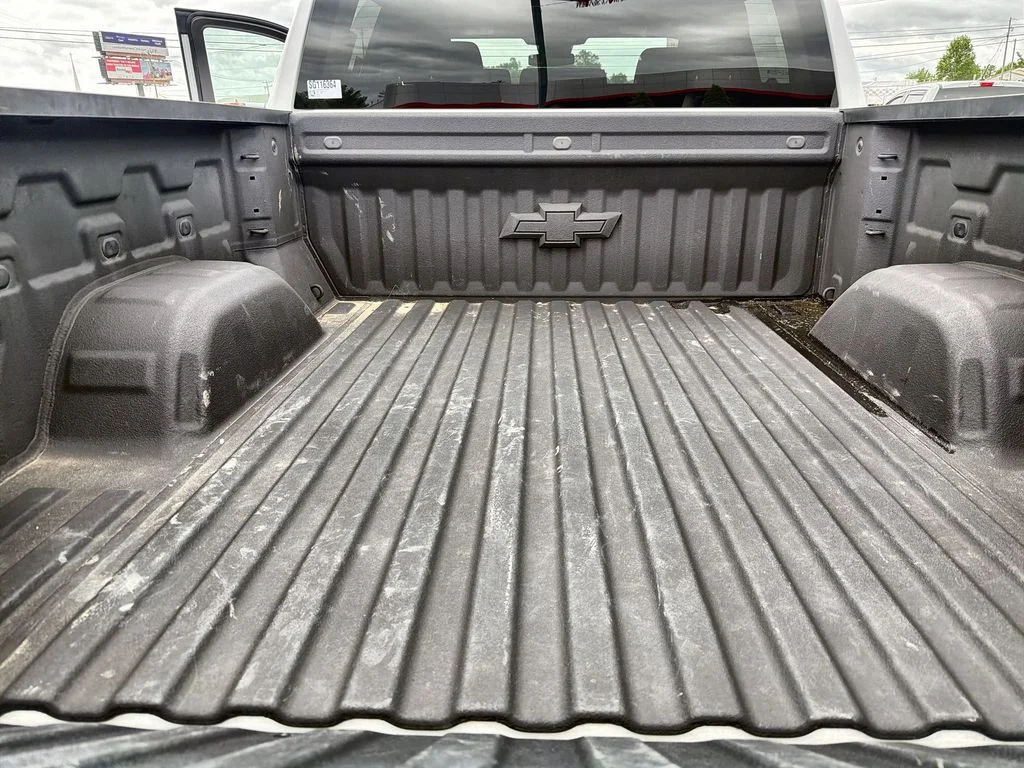 Used 2025 White Chevrolet Custom Trail Boss image 32