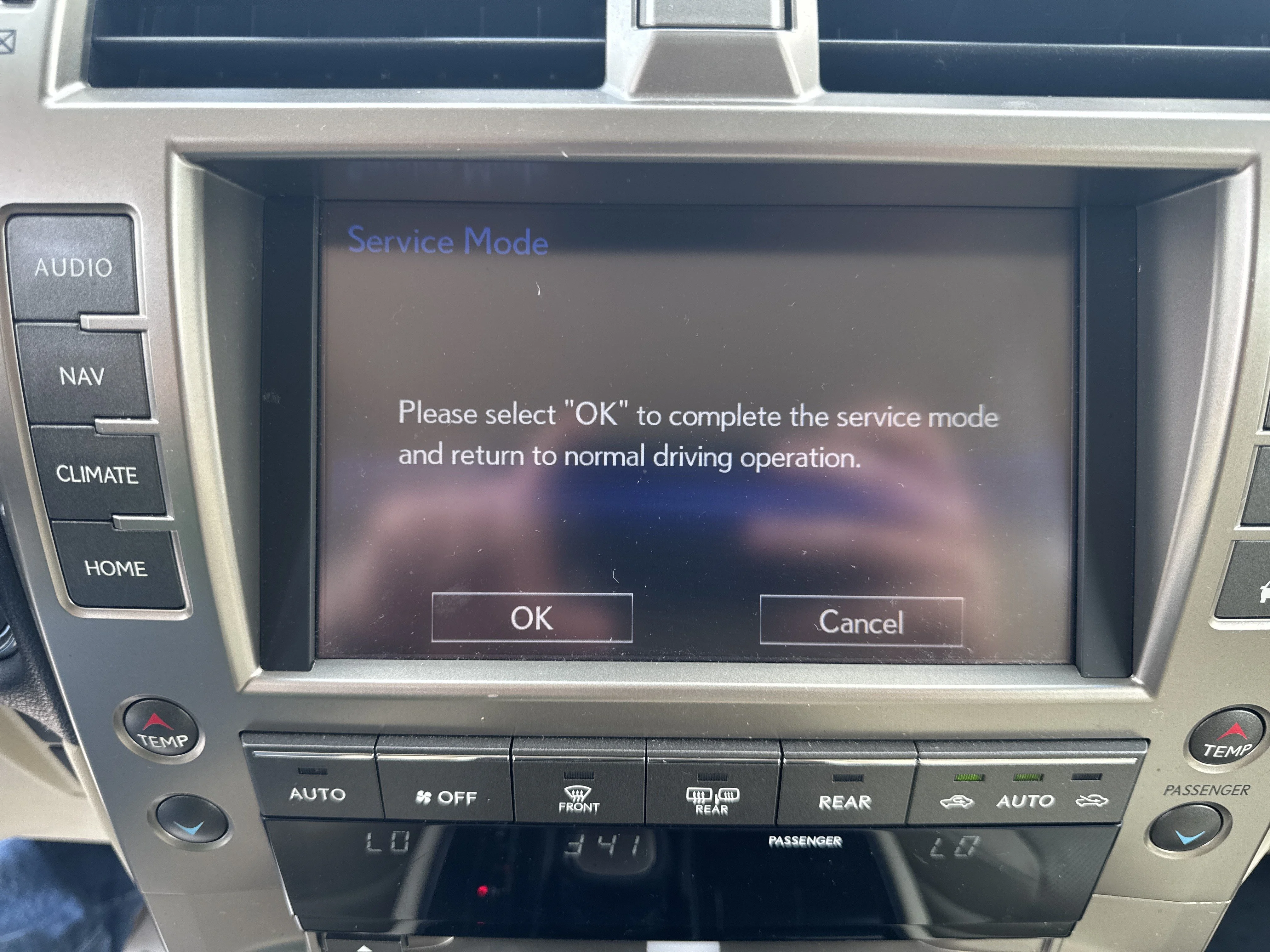 Used 2021 Starfire Pearl Lexus 460 image 19