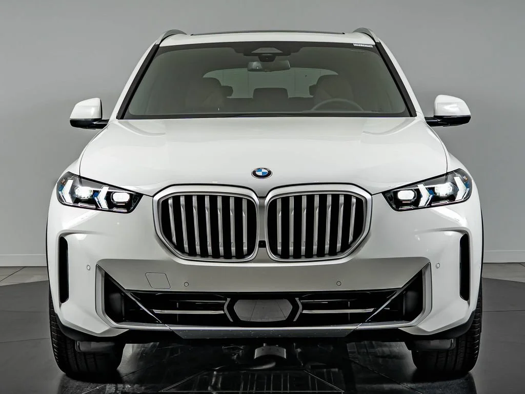 New 2026 Alpine White BMW xDrive40i image 2