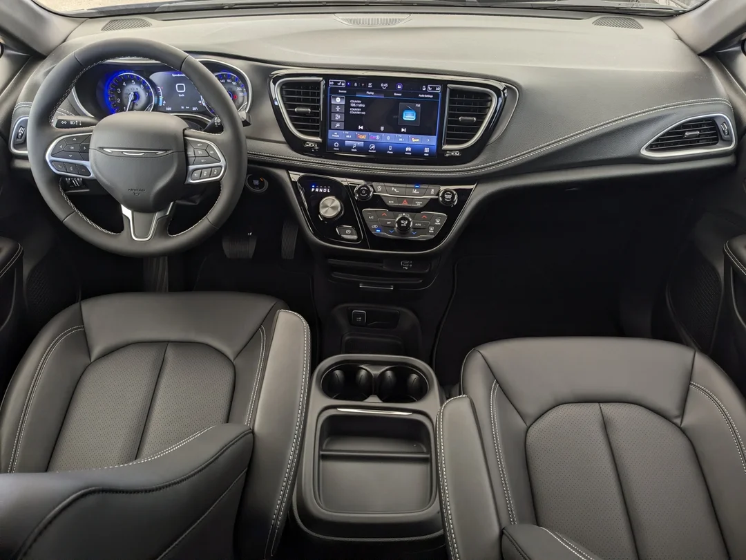 New 2027 Black Chrysler Select - - AWD - 3.6L Pentastar V6 - Safety Sphere Pkg - 360 Surround View Cam & More! image 24