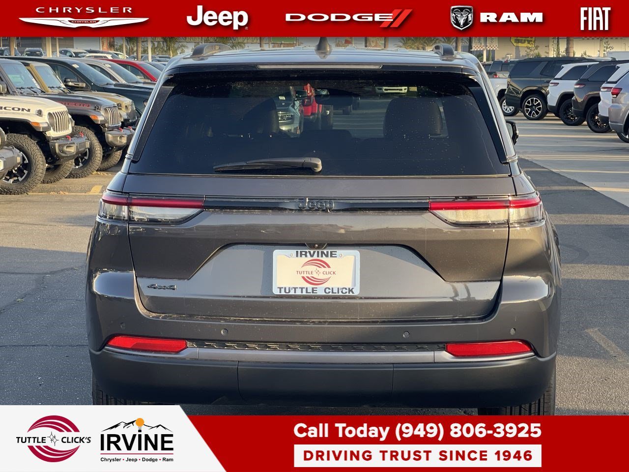 New 2026 Baltic Gray Metallic Clear-Coat Exterior Paint Jeep Laredo Altitude image 5