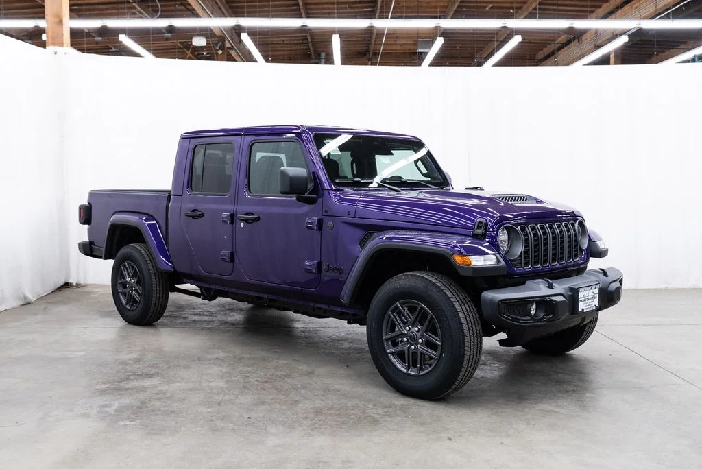 2026 Jeep Gladiator Sport S Auto's photo