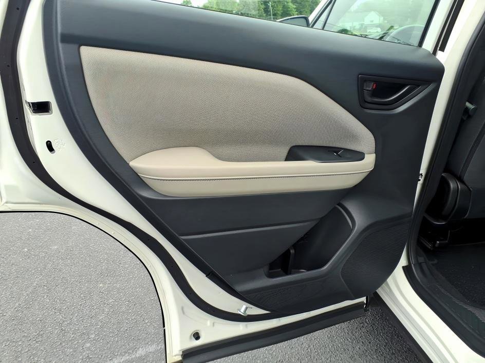 Used 2025 Crystal White Pearl Subaru Base image 13