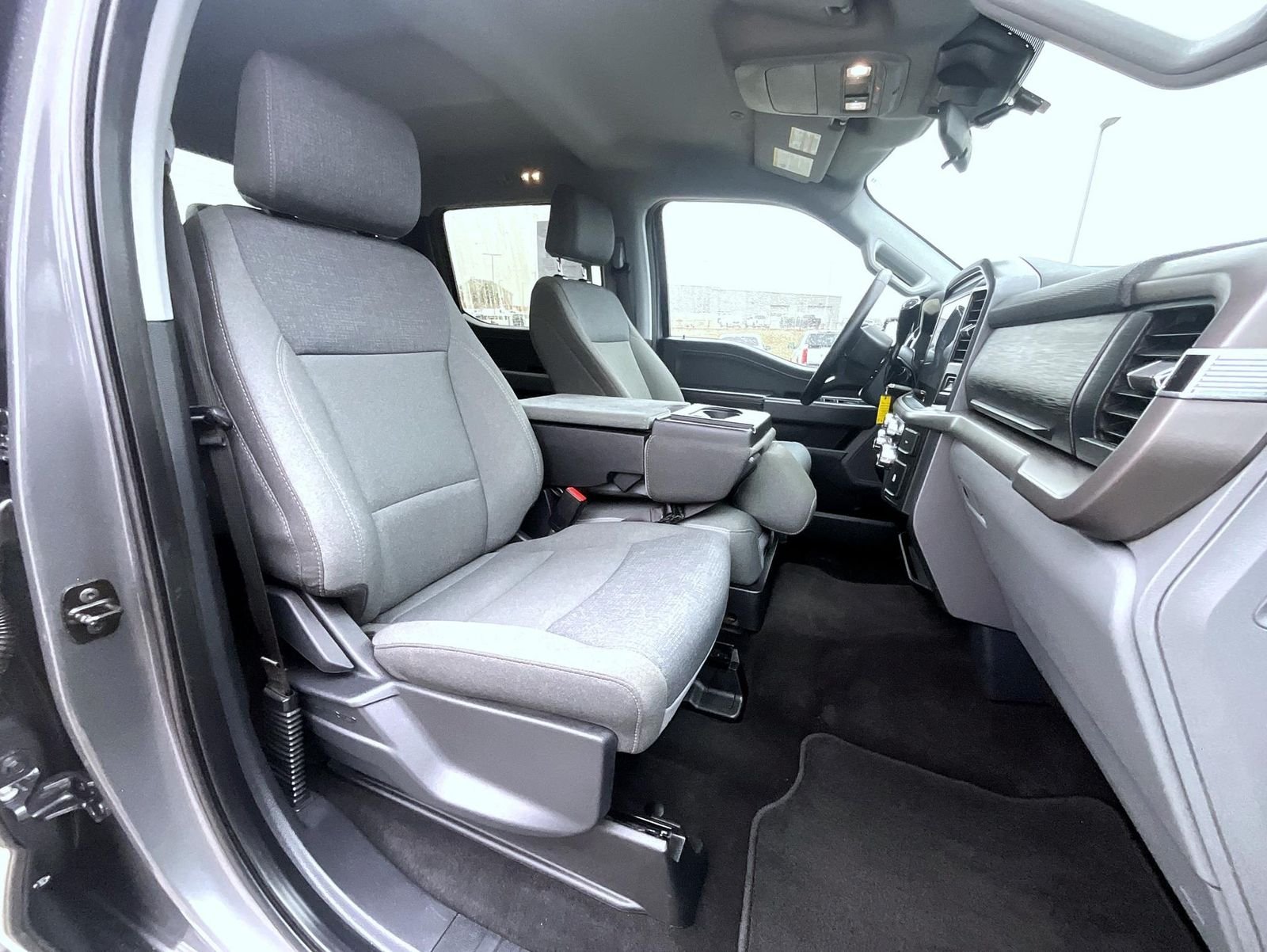 Used 2025 Gray Ford XLT image 16