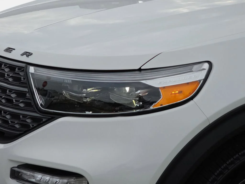 Certified Used 2023 White Metallic Ford XLT image 28