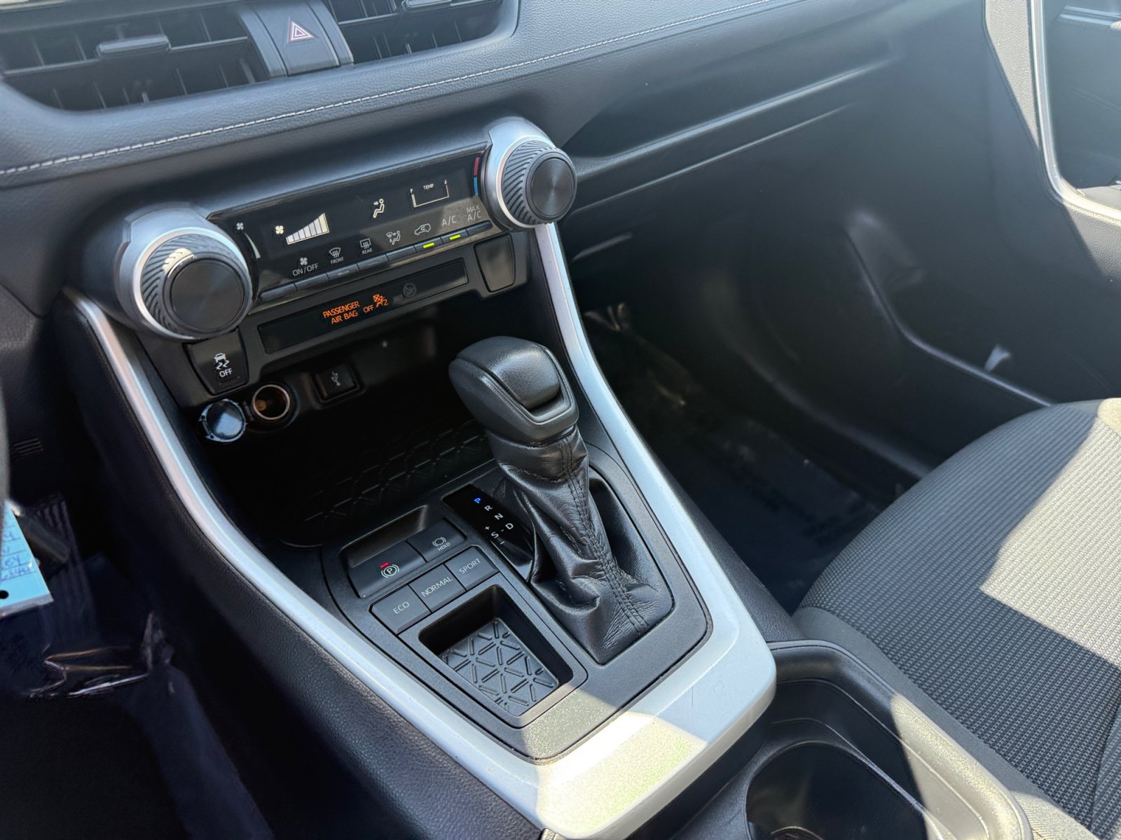 Used 2020 Magnetic Gray Metallic Toyota LE image 13