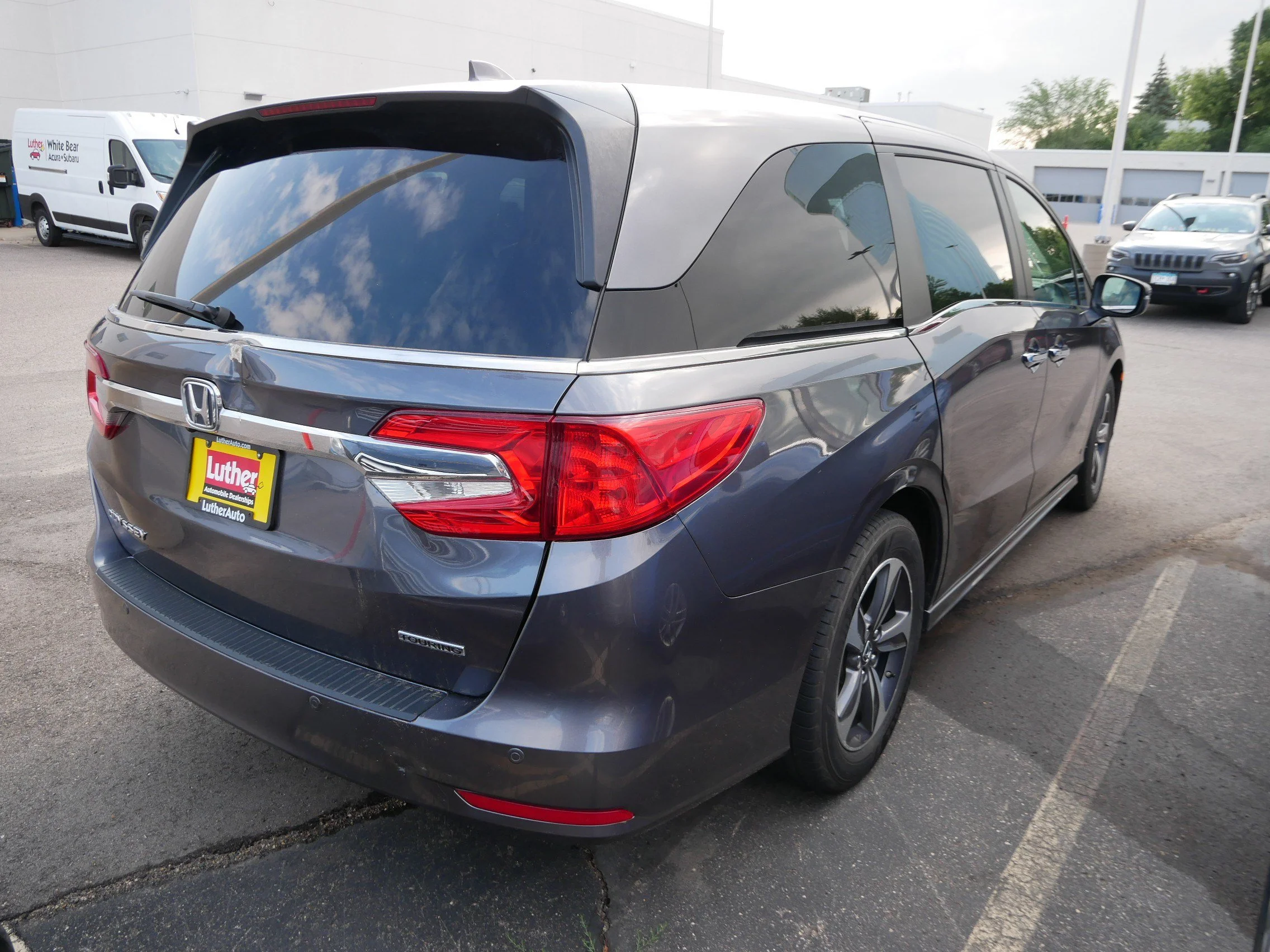 Used 2018 Modern Steel Metallic Honda Touring image 3