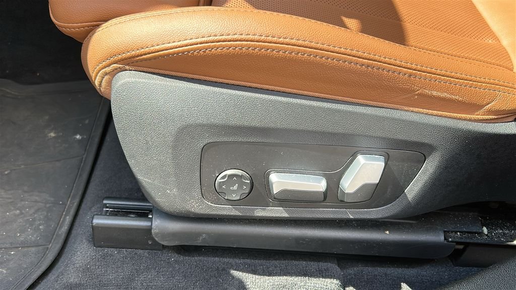 Used 2023 Gray BMW xDrive30i image 11